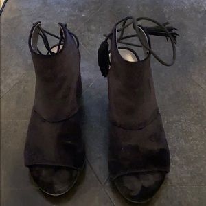 Black Tassel Tie Block Heel